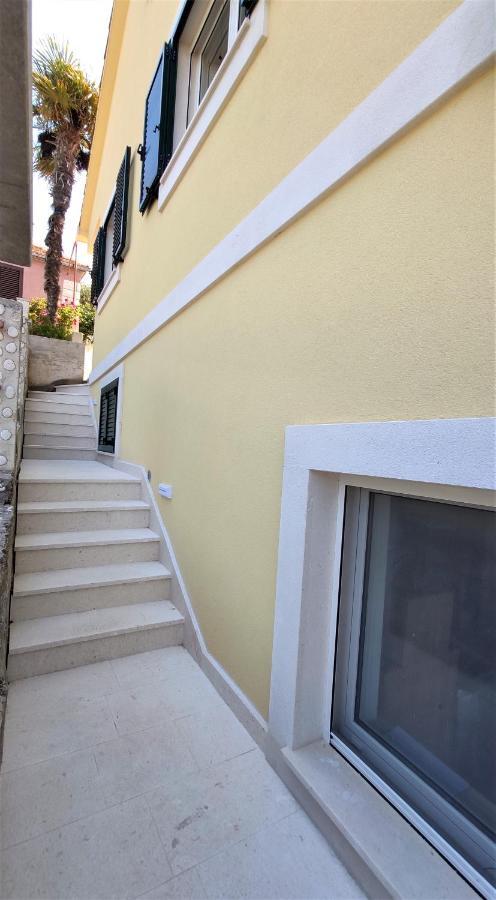 Aria Apartment Sumartin Exterior photo